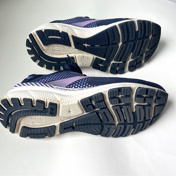 Brooks Women's Adrenaline 22 GTS Running Shoes - Navy and Purple - Picture 4 of 9